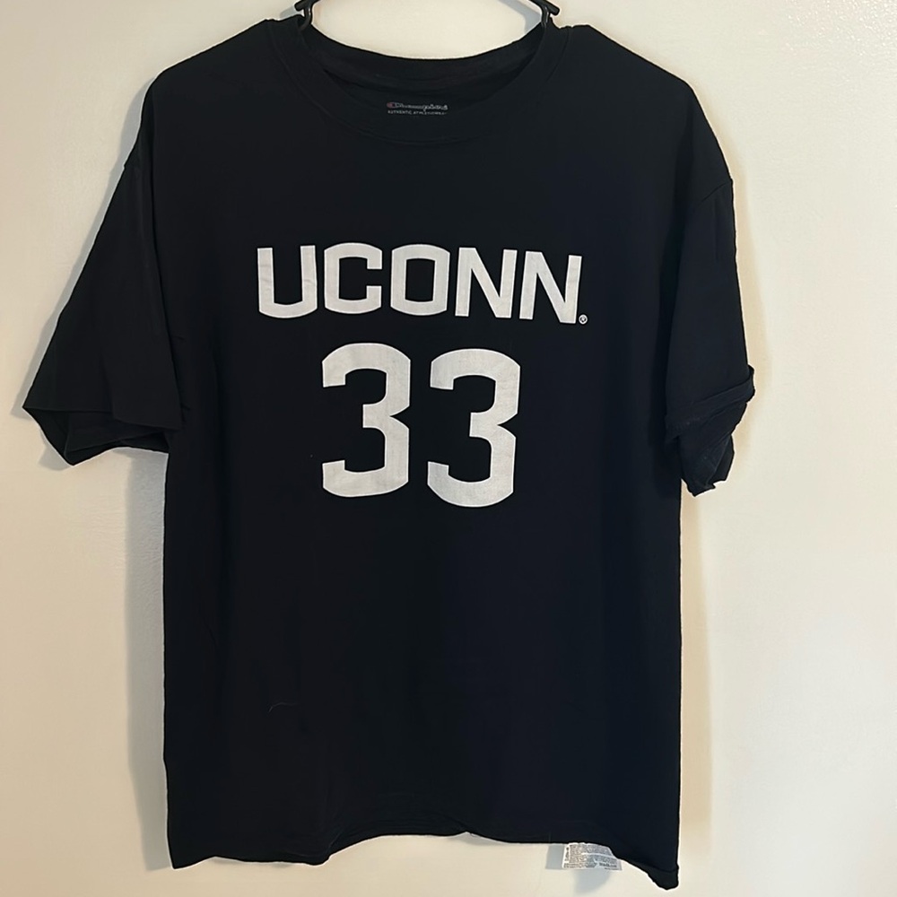 UConn Champion Navy Blue #33 basketball shirt size Large. 100% cotton L